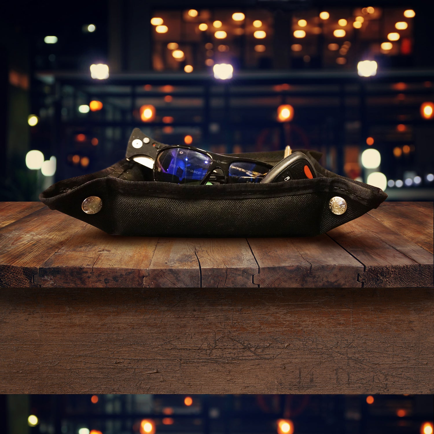 Travel Tray Provides Organized Europe Trip