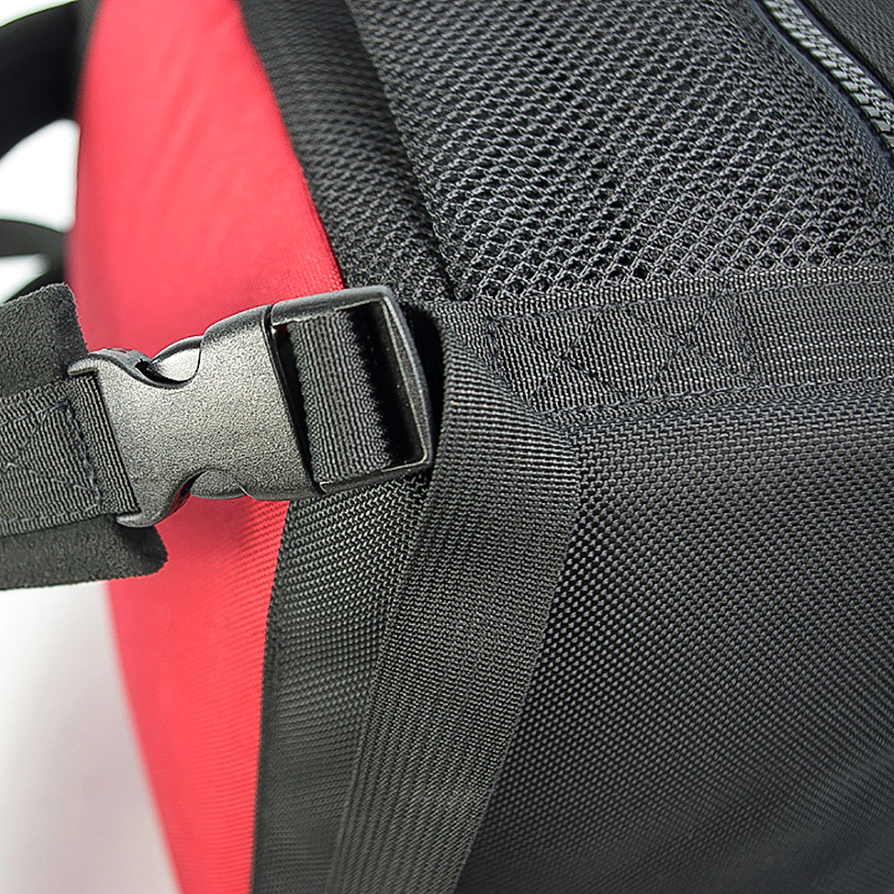Double Box X anchor point for shoulder strap. 