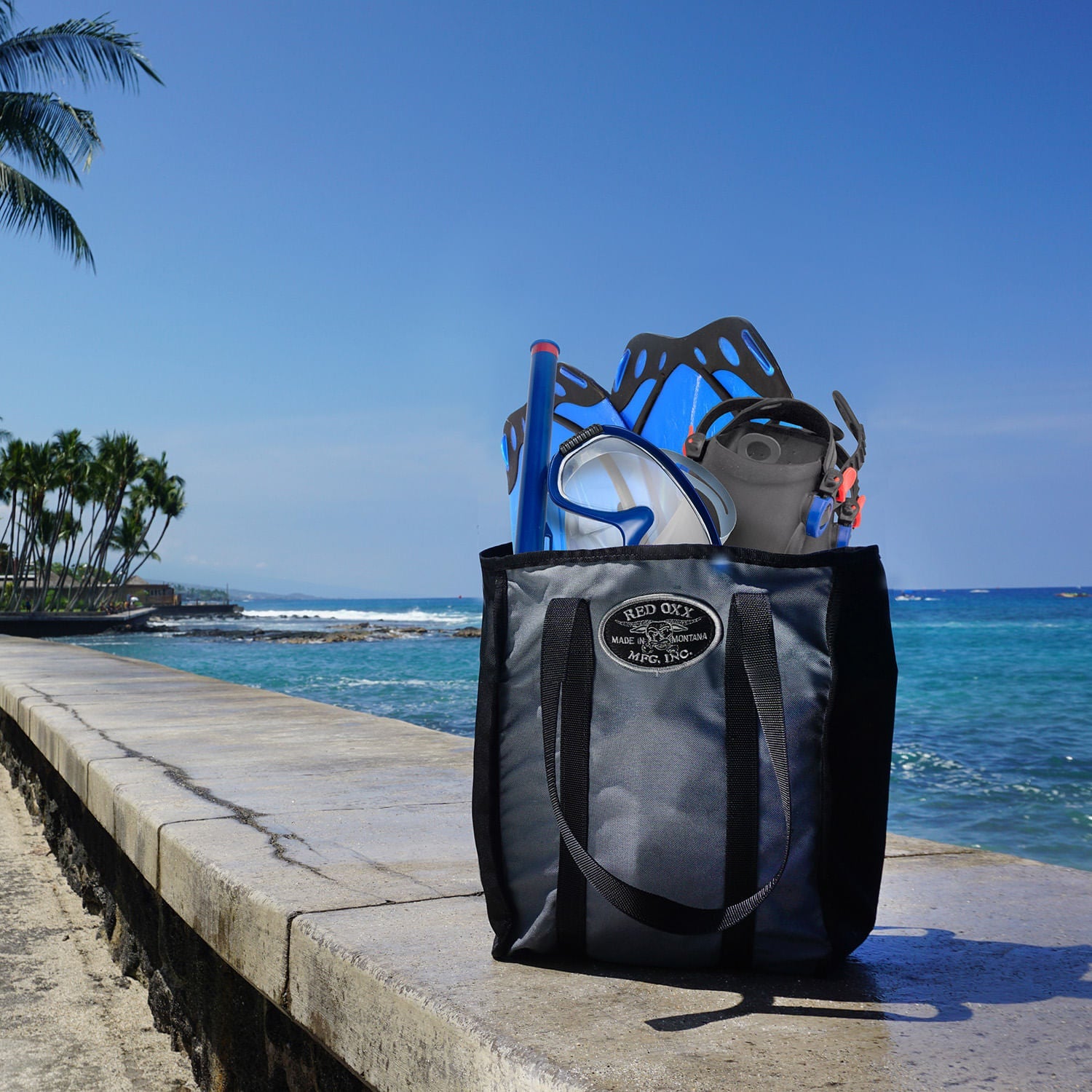 Red Oxx Mezzo tote with snorkeling gear. 