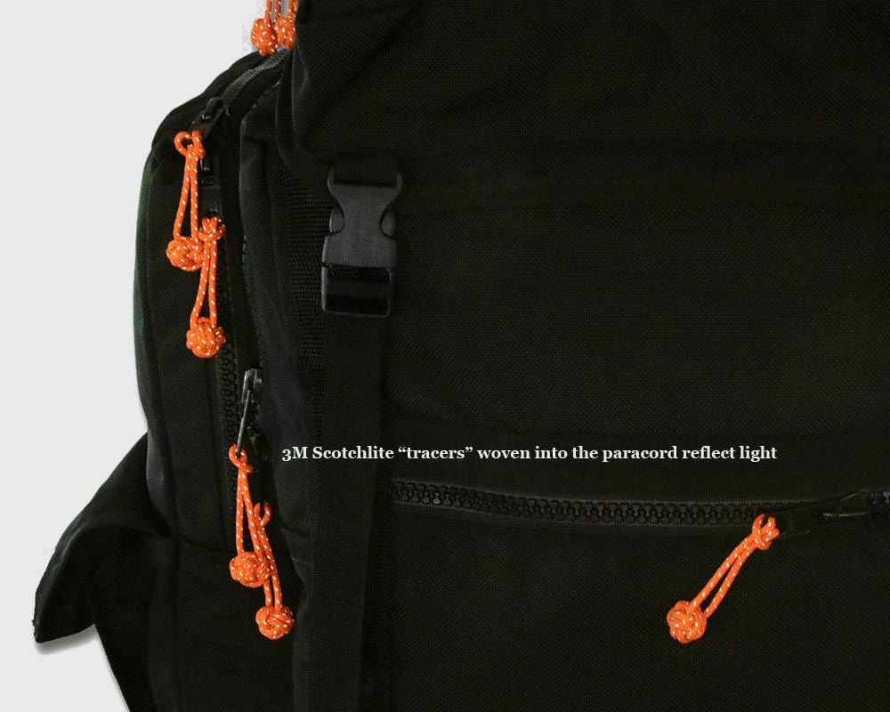 3M Scotchlite "tracers" woven into the paracord reflect light.
